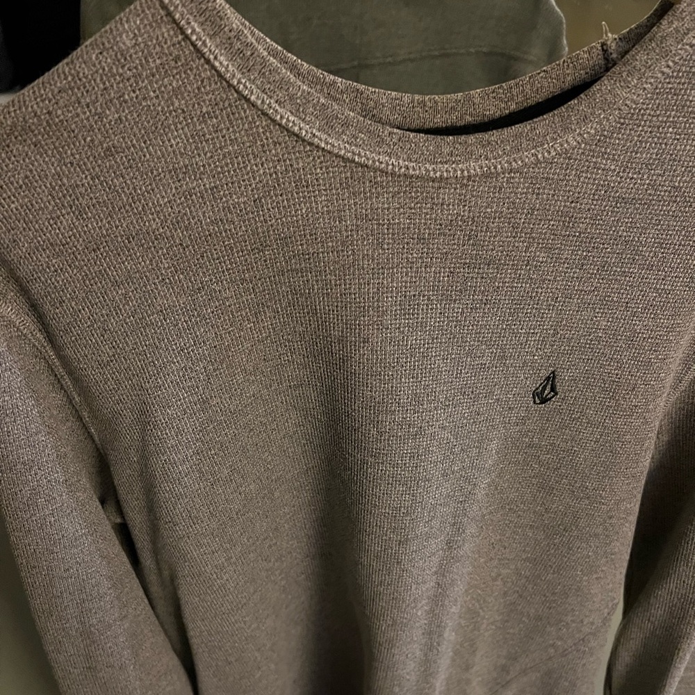 Volcom long sleeve thermal size large